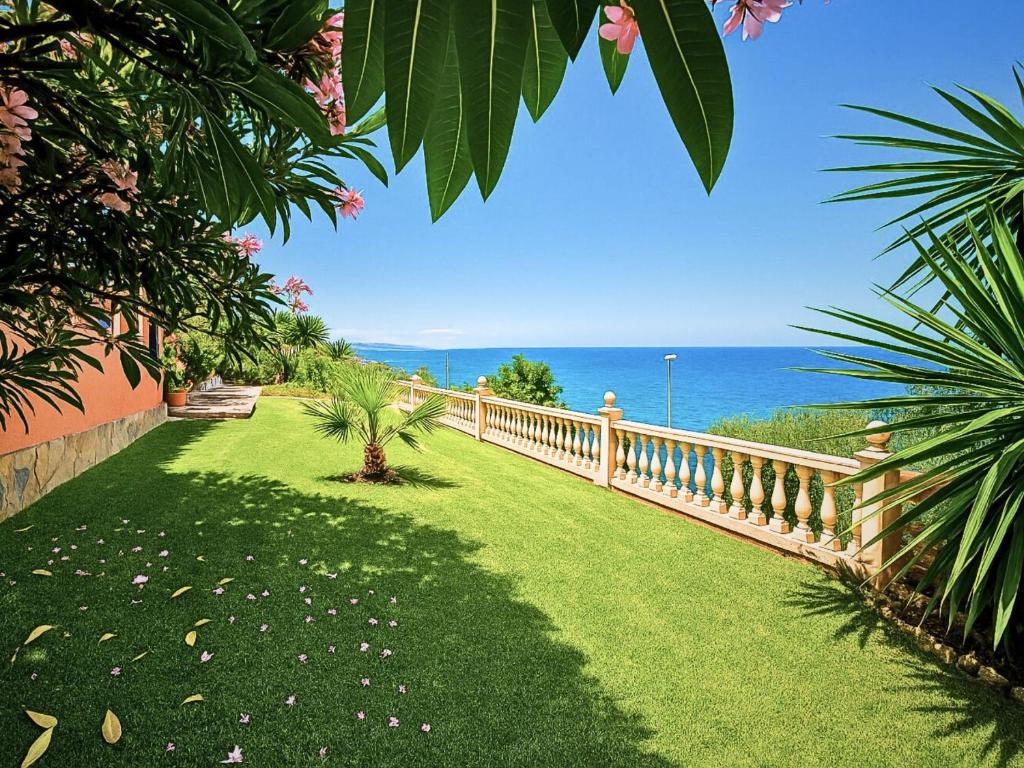Villa Andalucia sea-view garden