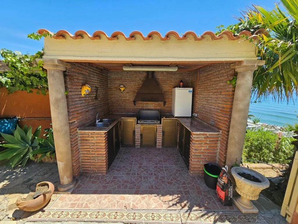 Outdoor barbecue kitchen with sea view at Villa Andalucía